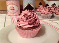 Brownies cupcakes s malinovým krémem