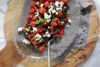 Čočkový salát s pečenými rajčaty a paprikou