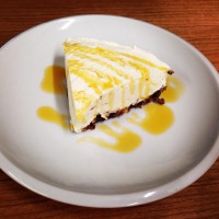 Bezlepkový cheesecake s karamelem