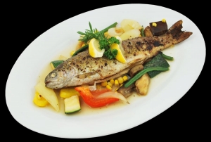 Pstruh s grilovanou zeleninou Pstruh s grilovanou zeleninou