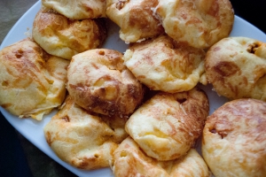 Gougère - sýrové kuličky Gougère - sýrové kuličky