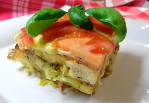 Zapečený houskový dort se šunkou Zapečený houskový dort se šunkou