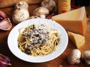 Spaghetti al tartufo 2 (špagety s lanýžem a žampióny)