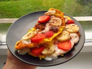 Proteinový lívanec s ovocem a tvarohem