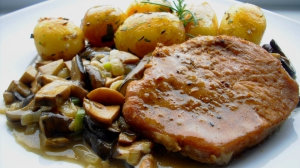 Vepřové karé s houbovým ragů Vepřové karé s houbovým ragů