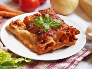 Cannelloni con ragú (plněné cannelloni s ragú)