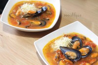 Katalánská polévka se slávkami/ sopa de musclos/ sopa de mejillones a la catalana