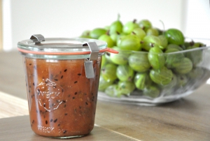 Egrešové čatní s grepom a chilli