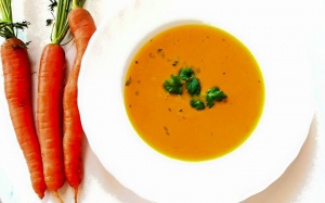 Mrkvová krémová polévka s koriandrem Mrkvová krémová polévka s koriandrem