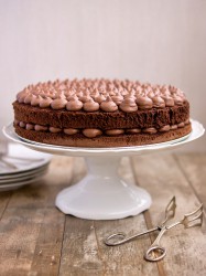 Kakaový dort s krémem z masracpone a čokoládové ganache
