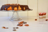 Kaštanový cheesecake s hořkou čokoládou a pekanovými ořechy