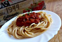 Boloňská omáčka na červeném víně a celozrnné špagety
