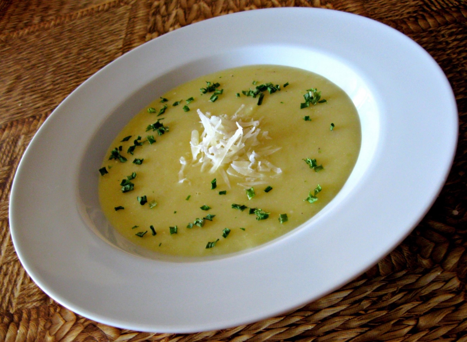 Krémová polévka z pečených brambor a fenyklu
