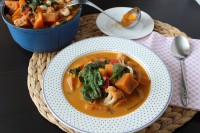 Dušené curry btáty se zeleninou a špenátem