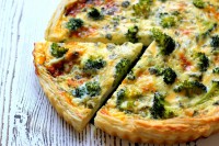 Quiche s brokolicí a modrým sýrem