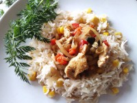 Kuřecí prsa s červenou paprikou a dýňovými semínky s basmati-kukuřičnou rýží