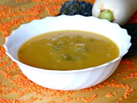 Zeleninová polévka s bílou ředkví, řasou kombu a čevenou čočkou