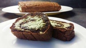 Kakaová roláda s avokádovým krémem Kakaová roláda s avokádovým krémem