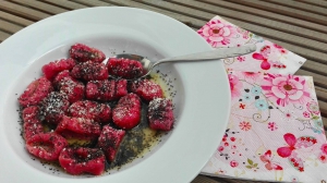 Gnocchi z červené řepy s mákem a parmazánem