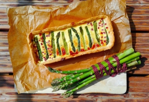 Koláč s chřestem, ricottou a uzeninou Koláč s chřestem, ricottou a uzeninou