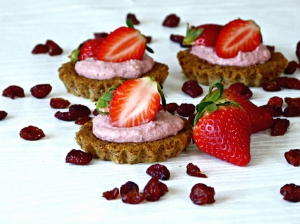 Quinoa tartaletky se šmakounem a jahůdkami