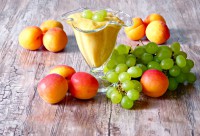Jáhlový dezert se skořicí, jablíčkem, meruňkami a hruškou