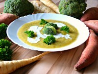 Brokolicová polévka s petrželí, batátem a cuketou