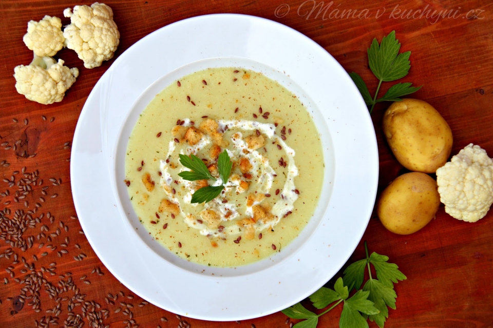 Květákovo-bramborová krémová polévka pro děti od 6 měsíců