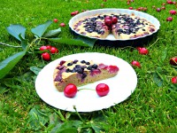 Pohankový koláč s třešněmi, borůvkami a Českým Ghíčkem