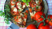 Brokolicová pizza s rajčaty a mozzarelou
