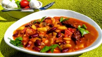 Houbovo-fazolový guláš s chilli a rajčaty