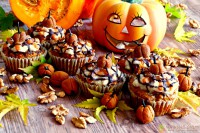 Dýňovo-ořechové muffiny s mandlovým krémem, ovocem, čokoládou a marcipánem – Lidl Food Challenge