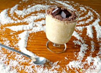 Quinoa s rýžovo-kokosovým mlékem, kokosovým krémem a hruškami s vysokoprocentní strouhanou čokoládou