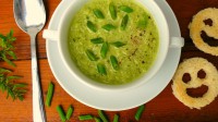 Smetanová polévka ze zelených fazolek a saturejky