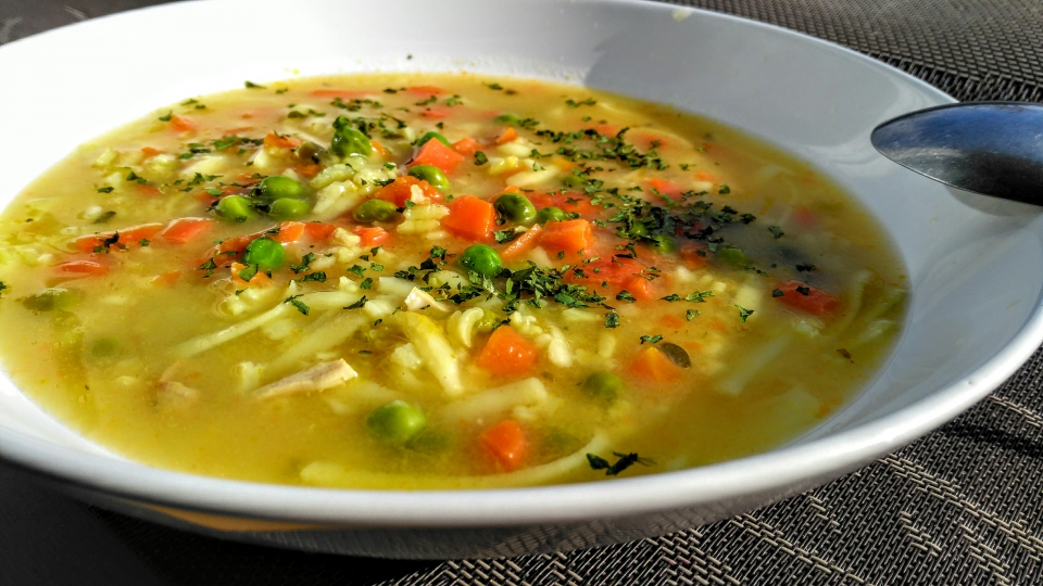 Zeleninová polévka s nudlemi