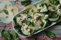Jablkový salát se špenátem a gorgonzolou