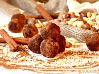 Ořechové koule ve skořicovo-kakaovém kabátku s lískooříškovým Šmakounem
