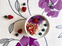 Smoothie bowl s borůvkami