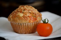 Slaninkové muffiny s paradajkami a bylinkami