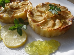 Mascarponové koláčky s jablky a citronovou glazurou