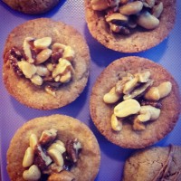 Celozrnné cookies košíčky s ořechovou polevou