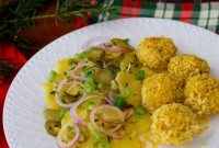 Rybí kuličky s mandlemi a tymiánem, lehký bramborový salát se zálivkou
