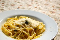 Linguine alla menta (těstoviny s mátou a šafránem)