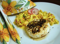 Grilovaný hermelín s vajíčkovo-ředkvičkovým salátem