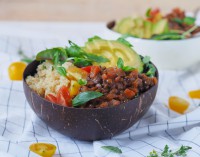 Boloňská omáčka z čočky a hlívy ústřičné / quinoa budha bowl