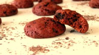 Špaldovo-žitné sušenky s červenou řepou, čokoládou a panelou