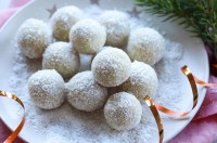 Vánoční mandlovo-kokosové kuličky